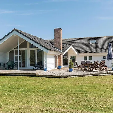 3 Bedroom Beach Front Home In Aabenraa Aabenraa